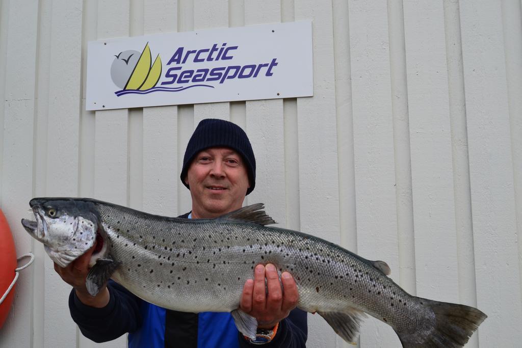 Arctic Seasport Hotell Løding Exteriör bild